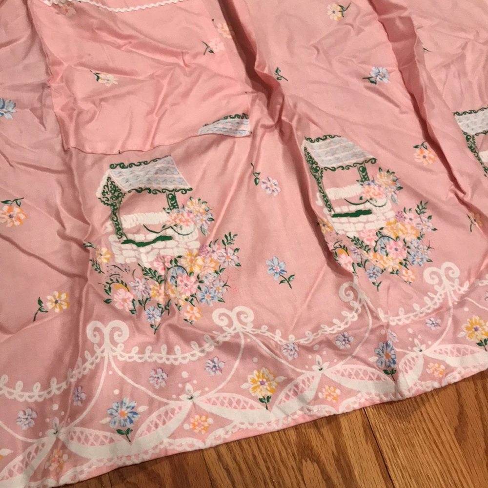 Vintage Spring Theme Apron - Picture 2 of 6